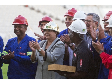 Dilma Rousseff visitan Corinthians en Sao Paulo (ANSA).