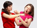 Due donne che litigano (ANSA)