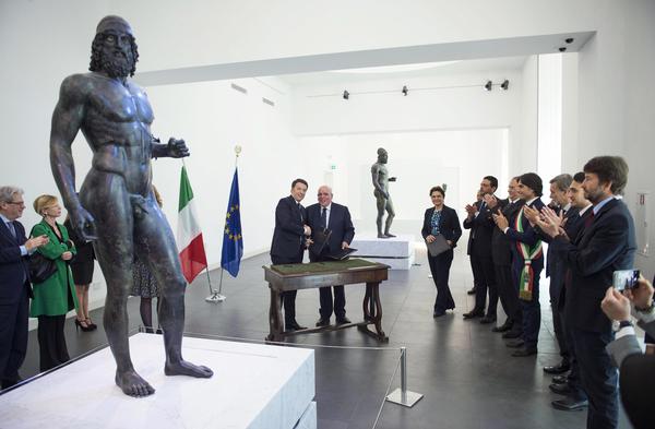 Renzi firma 'Patto per Calabria e 'Patto per Reggio' © ANSA