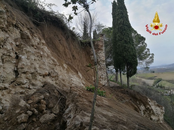 Un'immagine del crollo di un tratto delle mura di San Gimignano © ANSA
