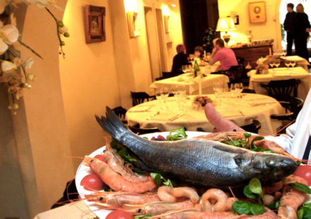 Natale: Fipe, più italiani al ristorante, 4,8 mln a tavola © ANSA