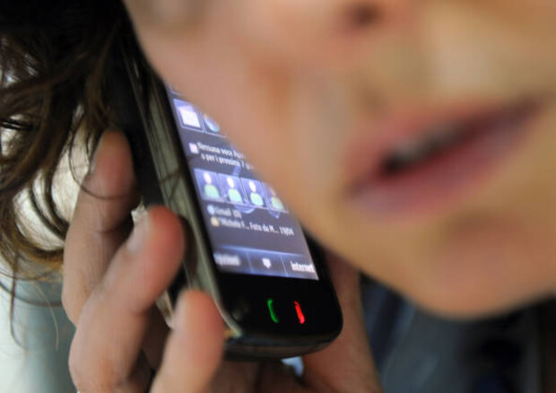 Mini-rivoluzione tariffe roaming, costano meno da questa estate © ANSA