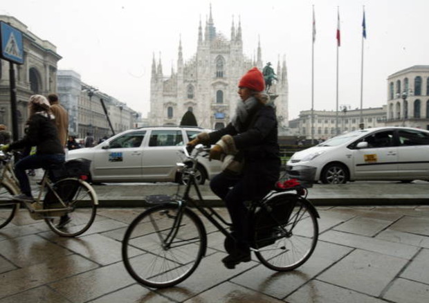 In bici a Milano © ANSA