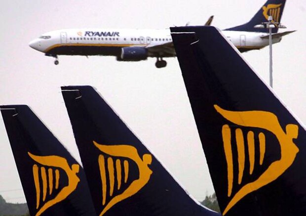 Alcuni aerei della compagnia low-cost Ryanair. © ANSA 