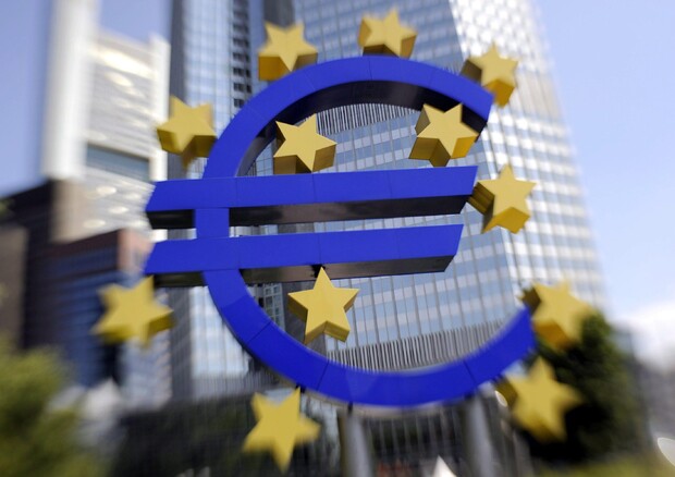 Sì degli eurodeputati alla proposta di creare un superministro del Tesoro dell'eurozona © EPA
