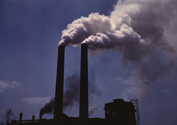 Confermato il legame tra inquinamento atmosferico e tumore del polmone (fonte: Alfred Palmer) © Ansa
