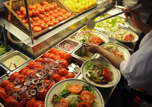Salad bar, nelle scuole di New York arriva frutta e verdura © ANSA