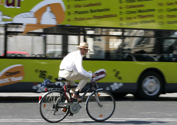 In bici a Roma © ANSA 