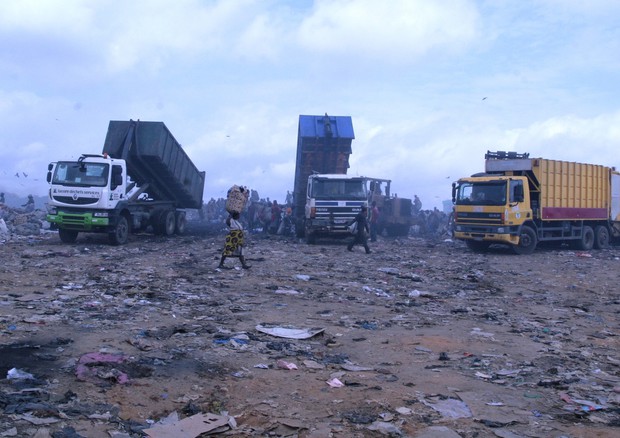 Discarica di rifiuti in Africa © ANSA