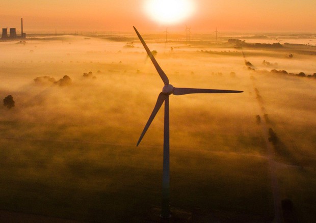 Le rinnovabili aumentano in Europa, prezzi giù grazie a tecnologia © ANSA