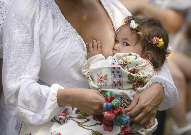 L'allattamento riduce rischio di tumore al seno nelle mamme © AP