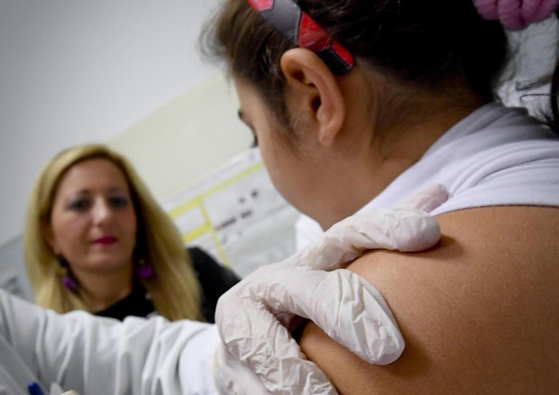 Ministro e Regioni, opportuna legge su obbligo vaccini © ANSA