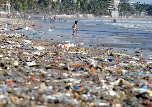 Inquinamento marino da plastica © ANSA