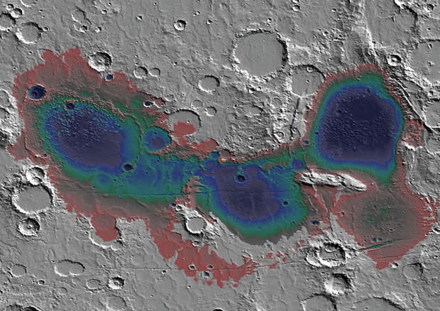 Il bacino Eridania, nell'emisfero Sud di Marte. Qui sono state individuate le tracce di una sorgente idrotermale che 3,7 miliardi di anni avrebbe potuto ospitare forme di vita (fonte: NASA) © Ansa