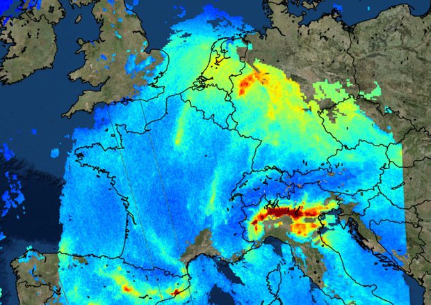 La mappa dell’inquinamento in Europea ottenuta satellite Sentinel 5P (fonte: Esa) © Ansa
