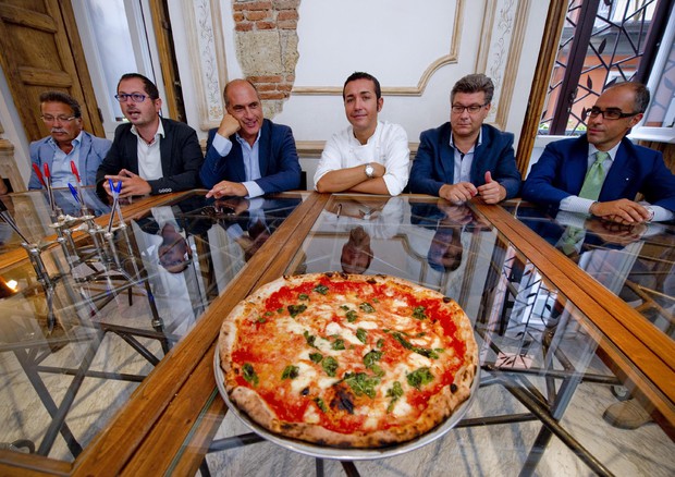 L'Arte dei Pizzaiuoli napoletani al rush finale per l'Unesco © ANSA
