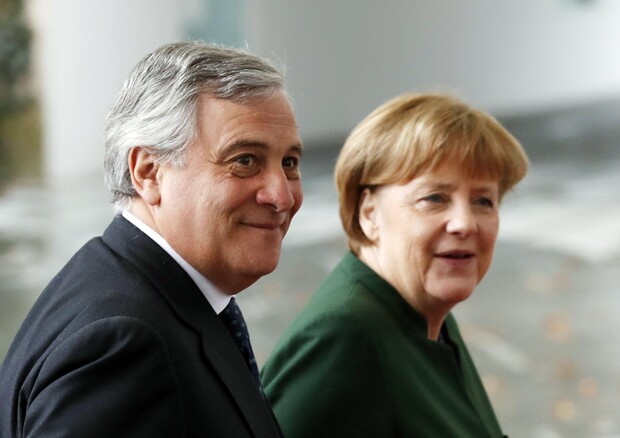 Tajani, non lamentarsi se Merkel è forte, l'Italia non c'è © EPA