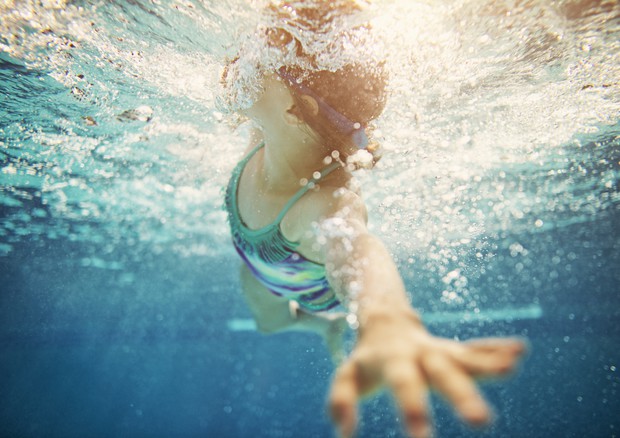 Lezioni di nuoto salva-vita per bimbi autistici © Ansa