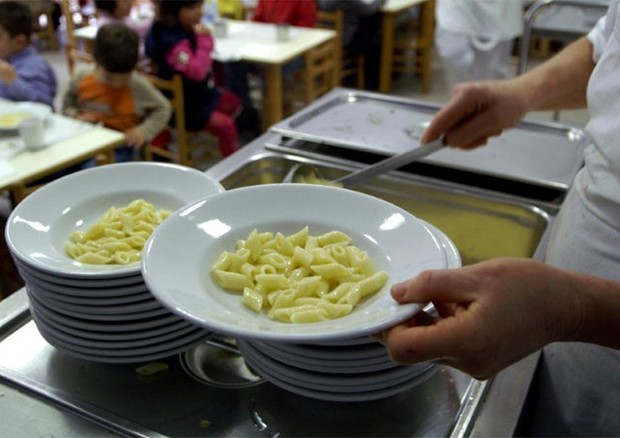 Scuola: a bimbi piace mensa ma solo 1 su 10 mangia tutto © ANSA