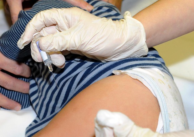 Fingeva vaccini a bimbi: oltre 20mila dosi dubbie in Friuli-Venezia-Giulia © ANSA