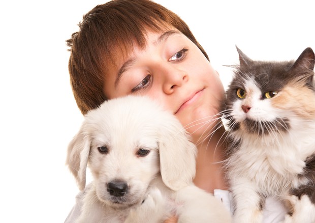 Cani e gatti proteggono nati con cesareo da obesità e asma © Ansa