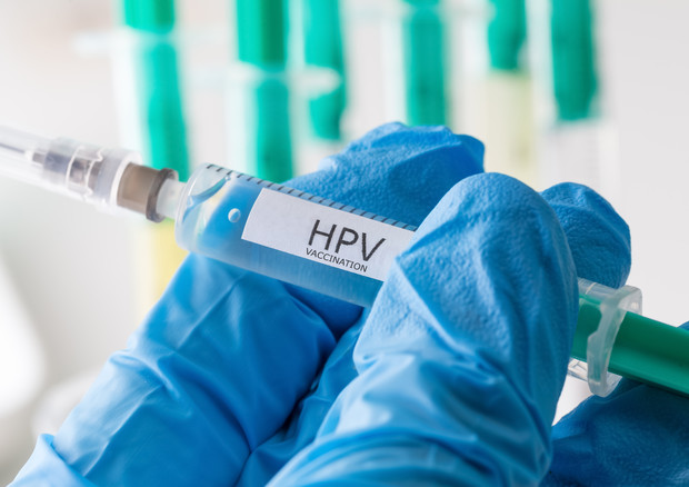 Solo 1 genitore su 2 sa che HPV causa tumori anche nell'uomo © Ansa