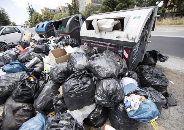 Roma: Renzi, invasa da rifiuti, domenica ripuliamo © ANSA