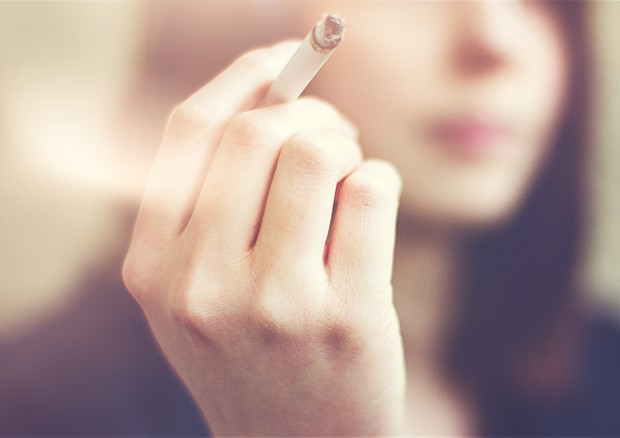 Il pediatra per smettere di fumare, il 12% degli adolescenti è tabagista © Ansa