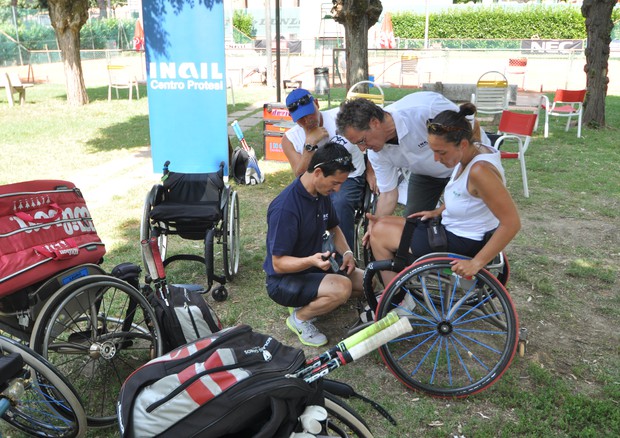 Tennis no limits,a Forlì torneo internazionale in carrozzina © Ansa