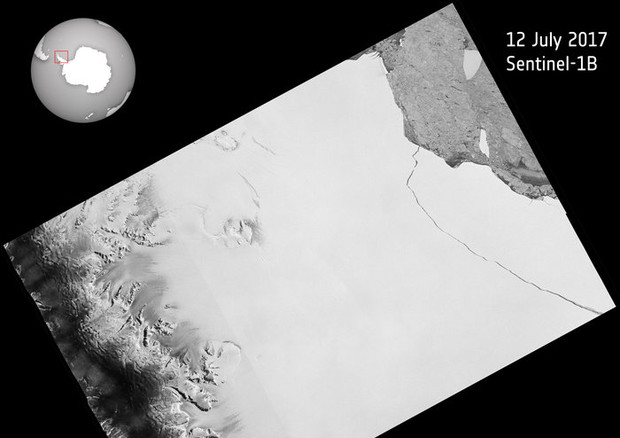 La rottura della piattaforma di ghiaccio antartica Larse fotografata fal satellite (fonte: ESA, Copernicus) © Ansa