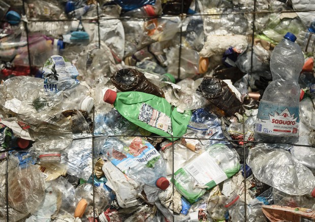 Rifiuti di plastica © EPA