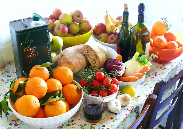 I cibi tipici della dieta mediterranea (fonte: G.steph.rocket, Wikipedia) © Ansa