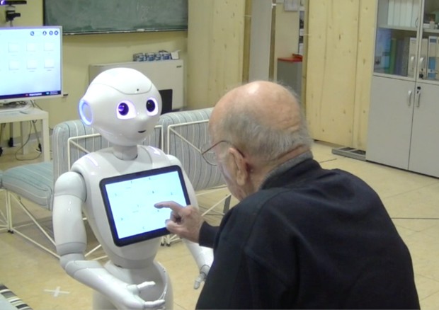 Il robot per assistere gli anziani con l'Alzheimer © Ansa