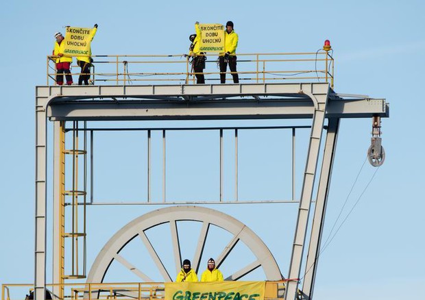 Dodici attivisti di Greenpeace rischiano la condanna in Slovacchia © ANSA