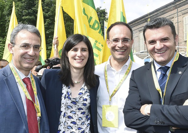 Il ministro dell'Ambiente Sergio Costa (a sinistra) e il ministro delle Politiche agricole Gian Marco Centinaio (a destra) © ANSA