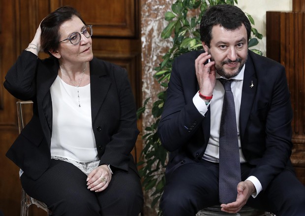 Elisabetta Trenta, ministro della Difesa, e Matteo Salvini (D), ministro dell'Interno ARCHIVIO © ANSA