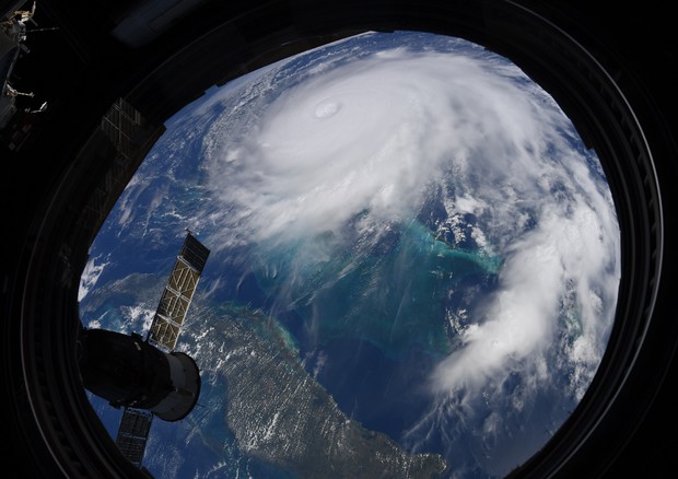 Un uragano fotografato dalla Stazione Spaziale (fonte: NASA) © Ansa