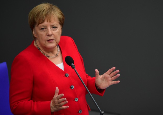 Ue: Merkel spinge Weber ma ammette, 'situazione complicata' © EPA