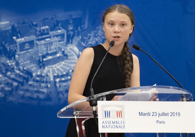 Greta Thunberg parla all'Assemblea Nazionale a Parigi © EPA