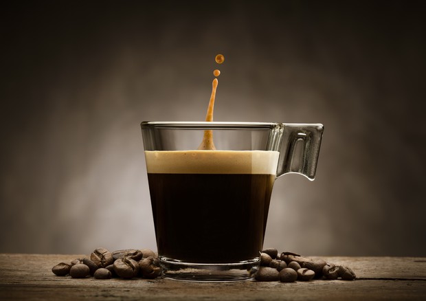 Emicrania, 3 o più tazzine di caffè al giorno possono scatenarla © Ansa