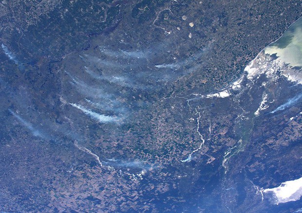 Gli incendi in Amazzonia fotografati da Parmitano (fonte: Luca Parmitano/ESA/NASA) © Ansa