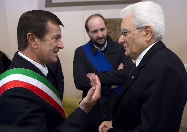 Il presidente della Repubblica Sergio Mattarella con il sindaco di Bergamo Giorgio Gori (ARCHIVIO) © ANSA 