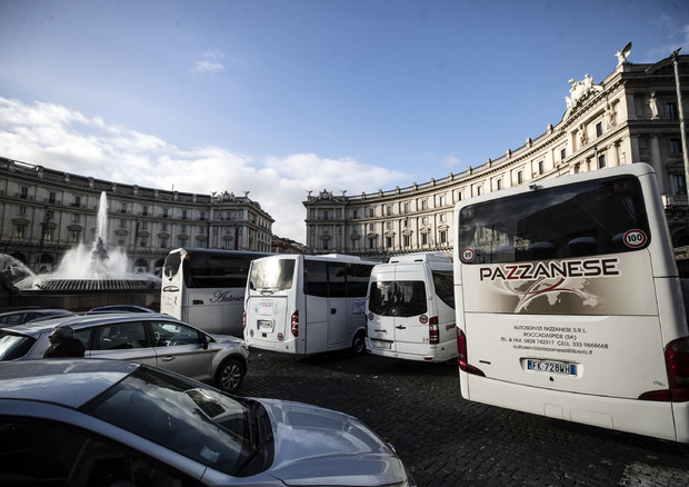 Una protesta dei bus turistici a Roma © ANSA