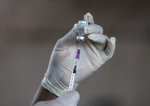 Una dose di un vaccino anti-Covid. Immagine d'archivio © EPA