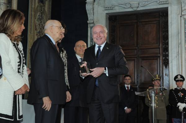 Pierluigi Foschi mentre riceve il premio Leonardo