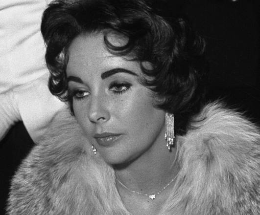 Liz Taylor in un ristorante a Roma nel il 10 febbraio 1957