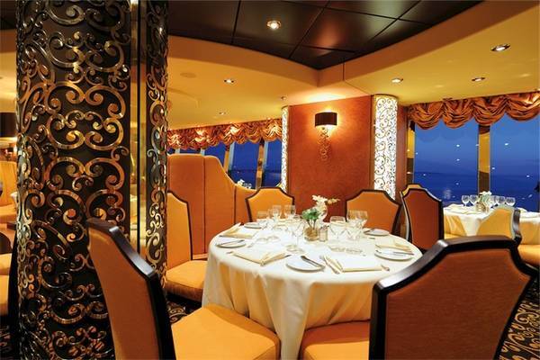 Il ristorante Cerchio d'Oro a bordo della nave MSC Fantasia