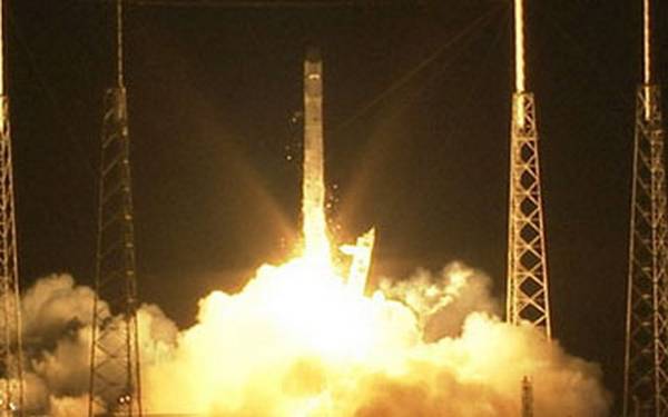Il lancio della navetta Dragon, nel primo volo commerciale per conto della Nasa (fonte: NASA, SpaceX)
