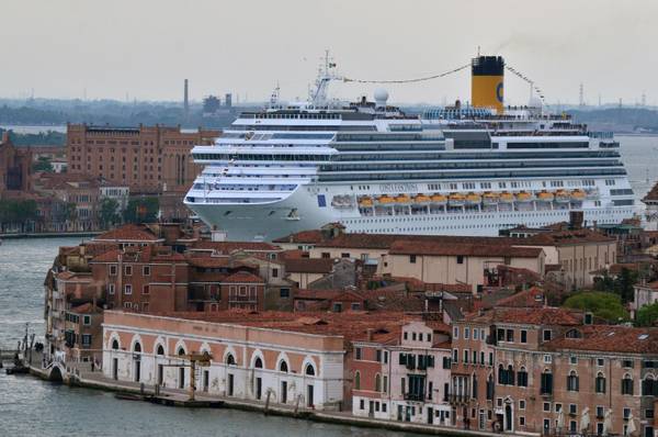 Grandi navi: Venezia,parte ultimo 'gigante'prima stop 2015