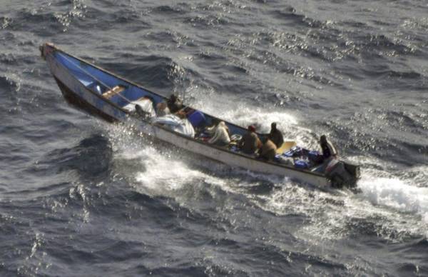Pirateria: Somalia, missione navale ue bombarda basi pirati